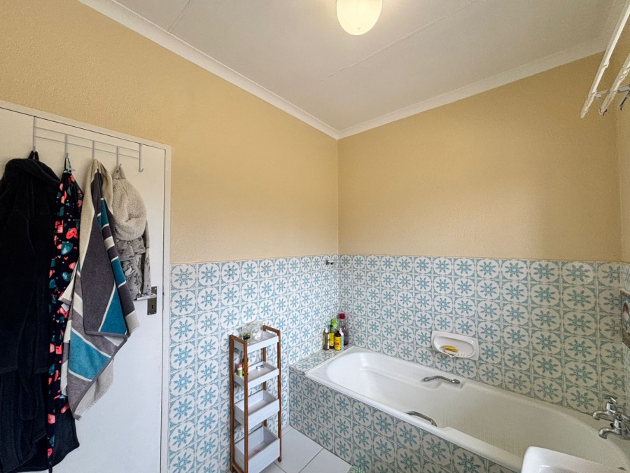 4 Bedroom Property for Sale in La Hoff North West